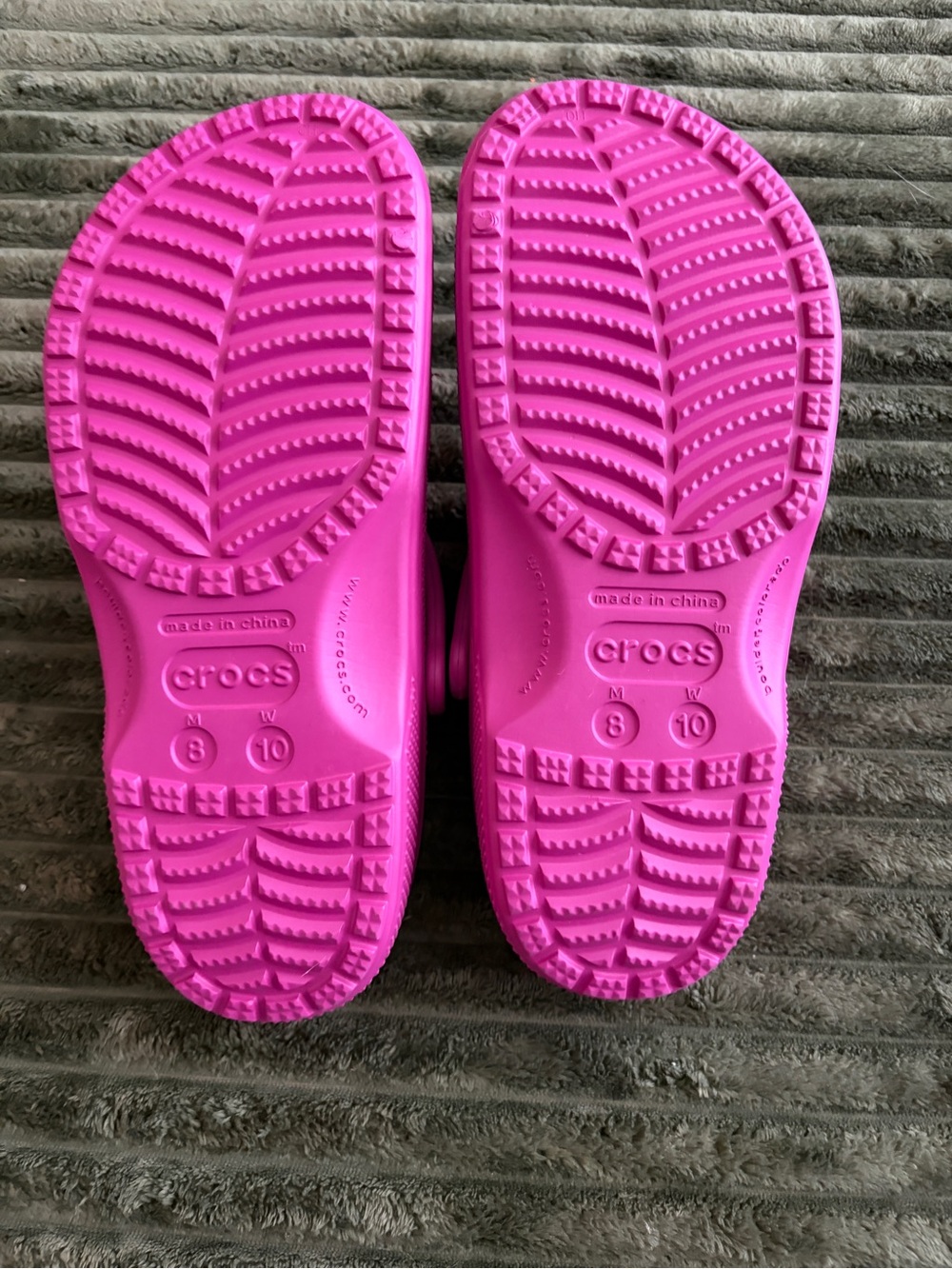 CROCS Women’s Classic Clogs Hot Pink Size 10 NWOT w/ Jibbitz Charms - Picture 3 of 4